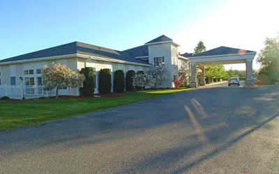 Photo 2 - American Inn and Suites Houghton Lake