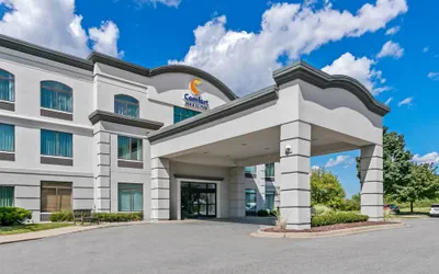 Photo 2 - Comfort Inn & Suites Grand Blanc/Flint