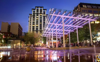 Photo 2 - The Paramount Hotel