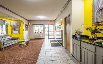 Photo 5 - Super 8 by Wyndham Big Rapids