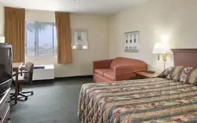 Photo 4 - Ramada by Wyndham Hawthorne LAX / LA Stadium