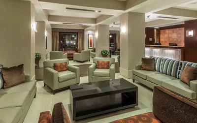 Photo 5 - Embassy Suites by Hilton Alexandria Old Town