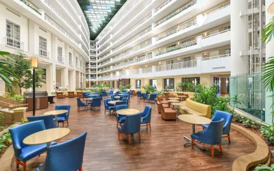 Photo 4 - Embassy Suites by Hilton Alexandria Old Town