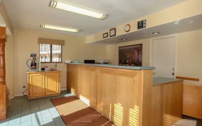Photo 5 - Budget Inn