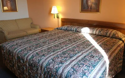 Photo 3 - State Line Inn