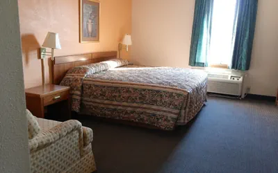 Photo 5 - State Line Inn