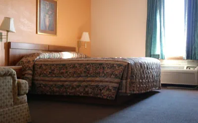 Photo 2 - State Line Inn
