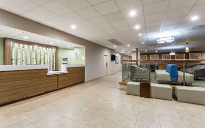 Photo 3 - Wyndham Garden Fresno Yosemite Airport