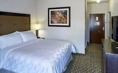 Photo 3 - Holiday Inn West Yellowstone by IHG.