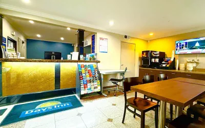 Photo 5 - Days Inn by Wyndham Los Angeles LAX/South Bay/Beach City LA