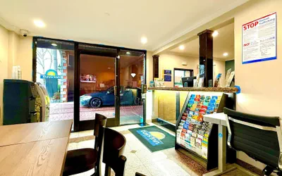 Photo 4 - Days Inn by Wyndham Los Angeles LAX/South Bay/Beach City LA