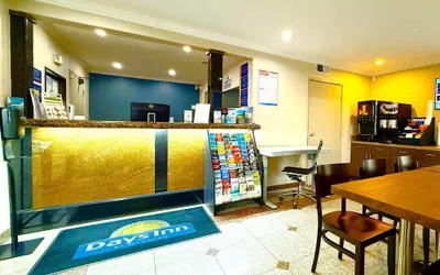 Photo 3 - Days Inn by Wyndham Los Angeles LAX/South Bay/Beach City LA