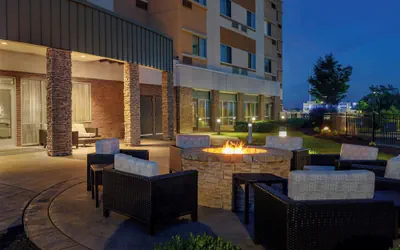 Photo 2 - Courtyard by Marriott St. Louis St. Peters