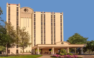 Photo 2 - Doubletree by Hilton Philadelphia Airport