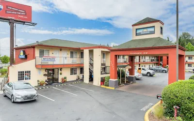 Photo 2 - Days Inn by Wyndham Federal Way