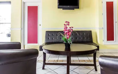 Photo 3 - Econo Lodge Inn & Suites Matthews - Charlotte