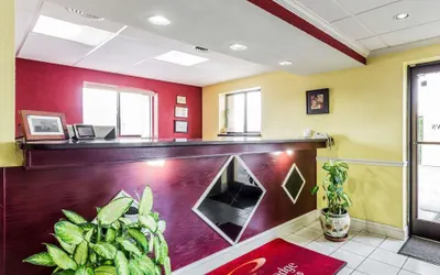 Photo 4 - Econo Lodge Inn & Suites Matthews - Charlotte