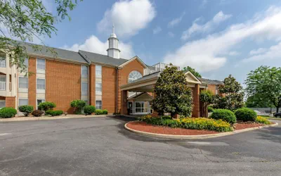 Photo 2 - Best Western Plus Inn at Hunt Ridge