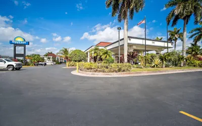 Photo 2 - Days Inn by Wyndham Florida City