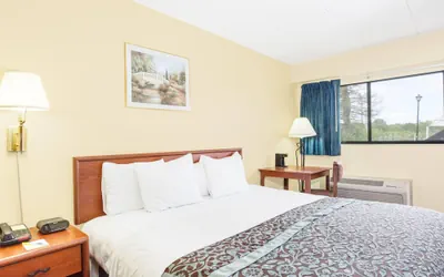 Photo 2 - Days Inn by Wyndham Athens