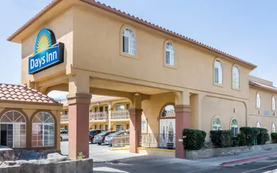 Photo 2 - Days Inn by Wyndham Bishop