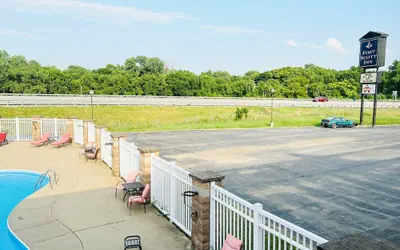 Super 8 by Wyndham Fort Scott