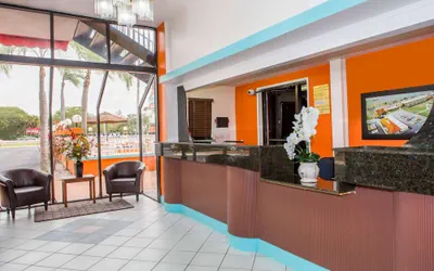Photo 2 - Howard Johnson by Wyndham Clearwater / Dunedin
