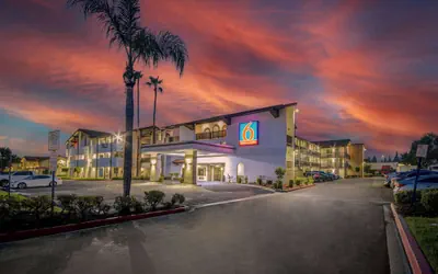 Photo 2 - Motel 6 Ontario, CA - Convention Center - Airport