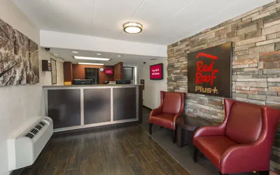 Photo 4 - Red Roof Inn PLUS+ St Louis - Forest Park/ Hampton Ave