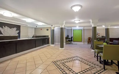 Photo 5 - Travelodge by Wyndham Golden/Denver