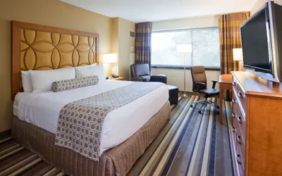Photo 4 - Crowne Plaza Minneapolis West by IHG