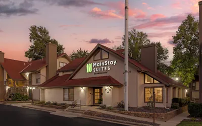Photo 2 - MainStay Suites Springfield South - Battlefield Rd