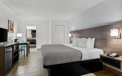 Photo 5 - Quality Inn & Suites at Tropicana Field