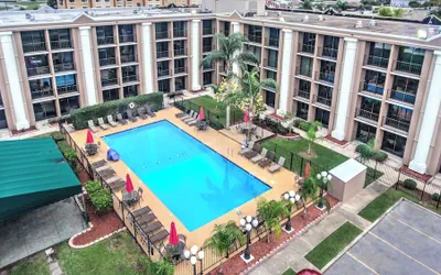 Photo 2 - Clarion Hotel & Suites New Orleans Airport