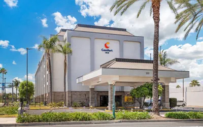 Photo 2 - Comfort Inn Anaheim Resort
