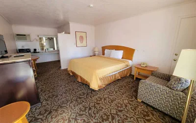 Photo 5 - Emerald Inn & Lounge