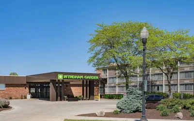 Photo 2 - Wyndham Garden Kenosha Harborside