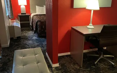 Photo 5 - Gold Star Inn & Suites