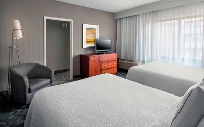 Photo 5 - Courtyard by Marriott Newark Liberty International Airport