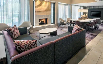 Photo 3 - Courtyard by Marriott Newark Liberty International Airport