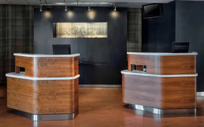 Photo 4 - Courtyard by Marriott Newark Liberty International Airport