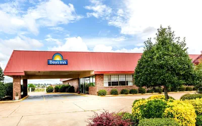 Photo 2 - Days Inn by Wyndham Batesville