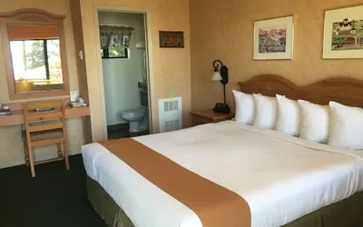 Photo 4 - Pepper Tree Inn