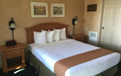 Photo 5 - Pepper Tree Inn