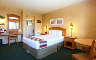 Photo 2 - Pepper Tree Inn