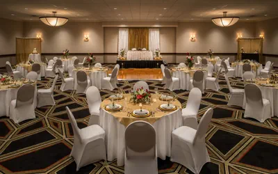 Photo 3 - Four Points by Sheraton Bellingham Hotel & Conference Center
