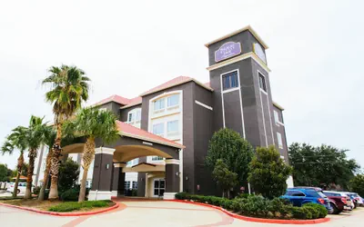 Photo 2 - Palacio Royale Inn Signature Katy