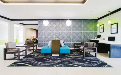 Photo 3 - Palacio Royale Inn Signature Katy