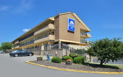 Photo 2 - Americas Best Value Inn Pittsburgh Airport