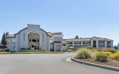 Photo 2 - Country Inn & Suites by Radisson, Vallejo Napa Valley, CA